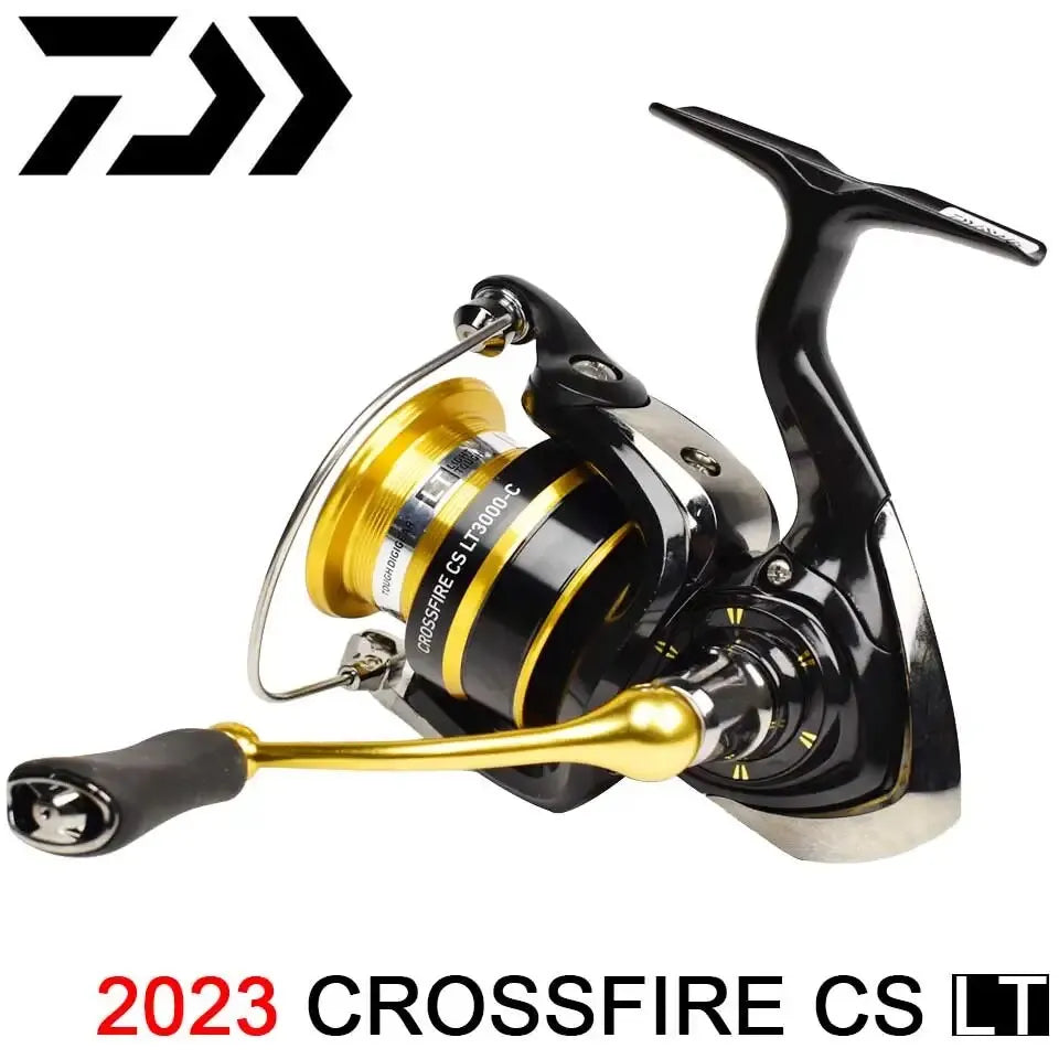 Molinete DAIWA CROSSFIRE CS LT – Light & Tough | 4–12 kg Drag, Carretel LC-ABS de Alumínio, 185g a 320g, Ultraleve e Resistente