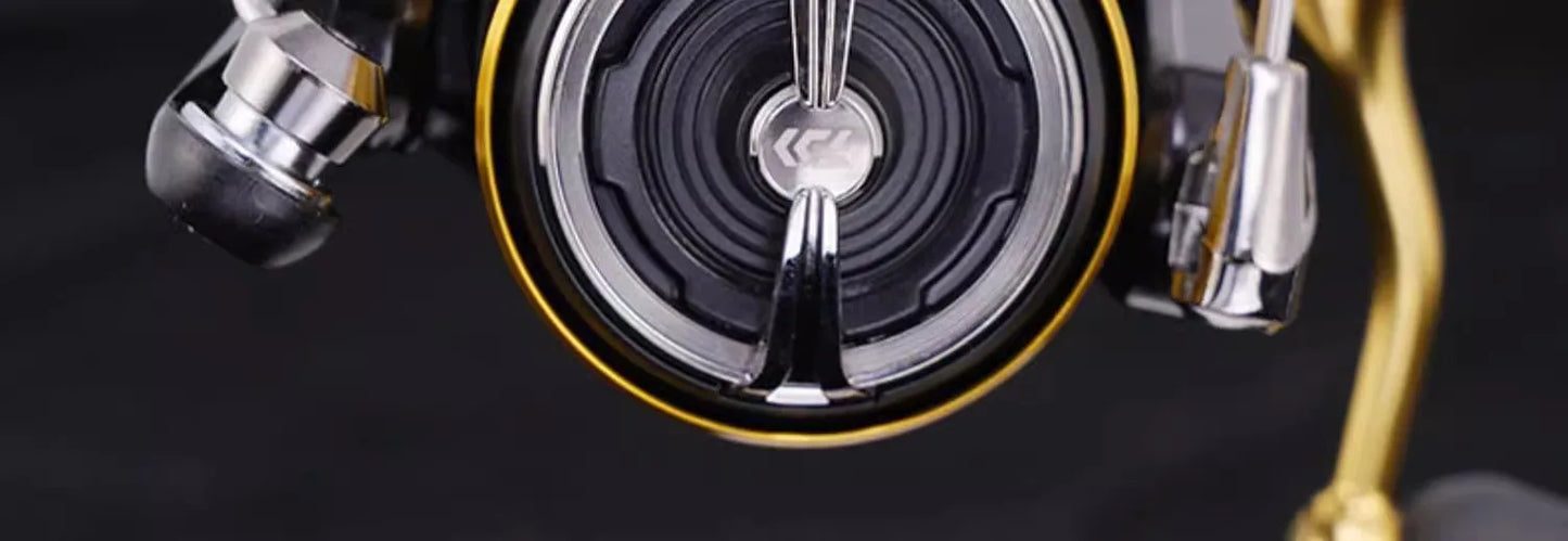 Molinete DAIWA CROSSFIRE aLT 2023 – 5.3:1 | Corpo Metálico Leve, Drag 5–12 kg e Carretel ABS de Alta Resistência