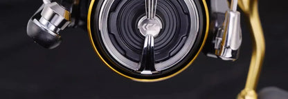 Molinete DAIWA CROSSFIRE aLT 2023 – 5.3:1 | Corpo Metálico Leve, Drag 5–12 kg e Carretel ABS de Alta Resistência