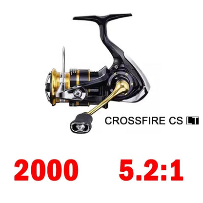 Molinete DAIWA CROSSFIRE CS LT – Light & Tough | 4–12 kg Drag, Carretel LC-ABS de Alumínio, 185g a 320g, Ultraleve e Resistente